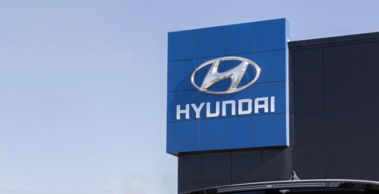 hyundai logo closeup scaled