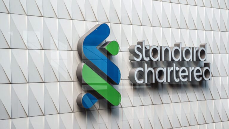 107325114 1698625752227 gettyimages 1615018934 HK STANDARD CHARTERED