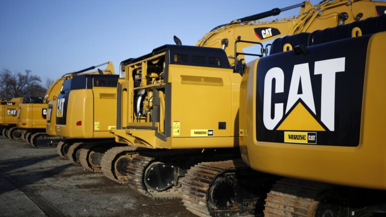 106858225 1616528372457 gettyimages 1197609686 CATERPILLAR EARNS