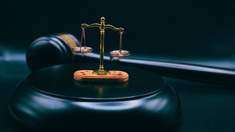 Gavel Canva 1024x576