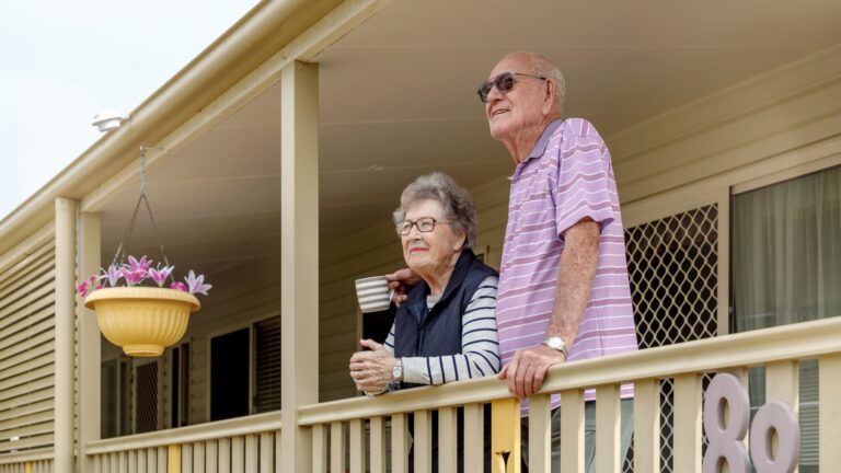 108102186 1739465959372 gettyimages 1157031489 seniorcitizencouple australia 001