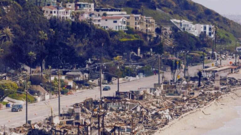 Homes destroyed on PCH getty 1024x576