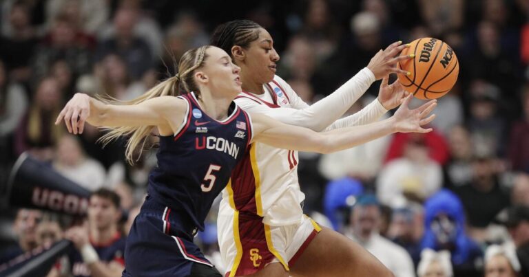 urlhttps3A2F2Fcalifornia times brightspot.s3.amazonaws.com2F0f2F5b2F6ae2b8b54689b8e05cb3b91bfa292Fncaa uconn usc basketball 00040