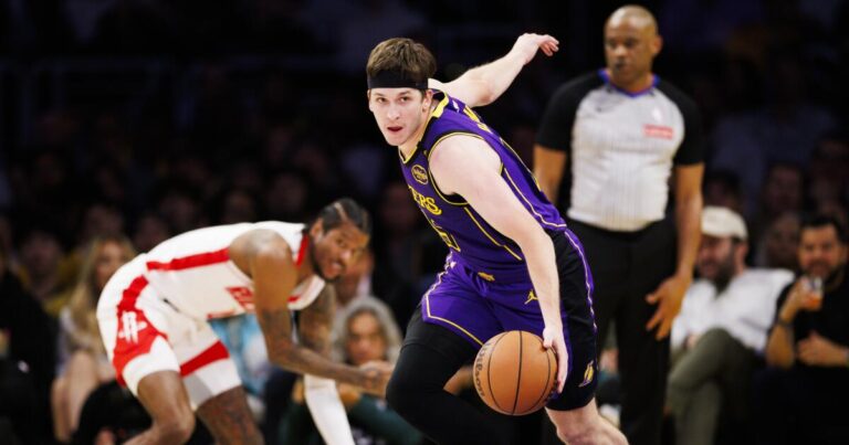 urlhttps3A2F2Fcalifornia times brightspot.s3.amazonaws.com2F772F2c2F503fd12f4d71b4e4f98763b74b5b2F250331 025 rockets at lakers