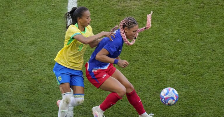 urlhttps3A2F2Fcalifornia times brightspot.s3.amazonaws.com2Fc92Fbf2Fb844b9e448c490e8038bfa2ea8f92Fparis olympics soccer 91130