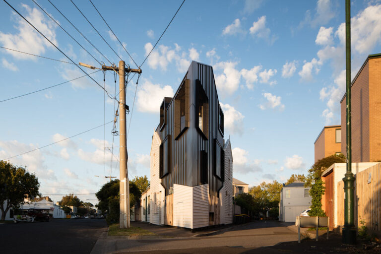 Acute House OOF Architecture 1