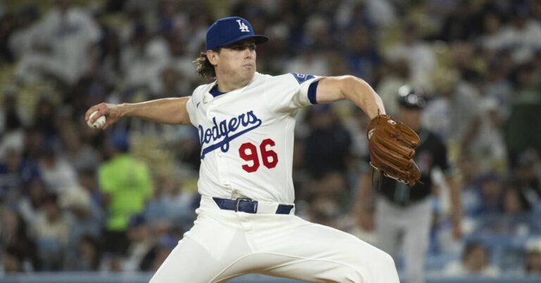 urlhttps3A2F2Fcalifornia times brightspot.s3.amazonaws.com2F492F782Fd6ef2bcd4edea6ca955a46d569752Fdiamondbacks dodgers baseball 49716